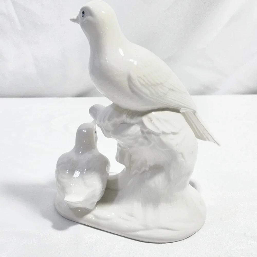 Vintage 1970's Holland‎ Mold Ceramic Robin Bird & Baby Fledging (8 1/4